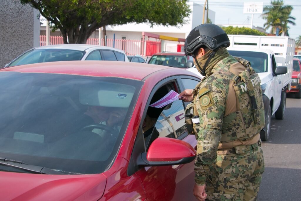 CONTINÚAN CON ACCIONES DE VOLANTEO PARA DIFUNDIR LOS NÚMEROS DE EMERGENCIA