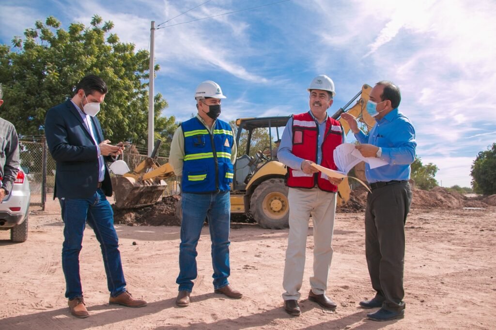 SUPERVISA ALCALDE JAVIER LAMARQUE OBRAS EN LAS COMISARÍAS