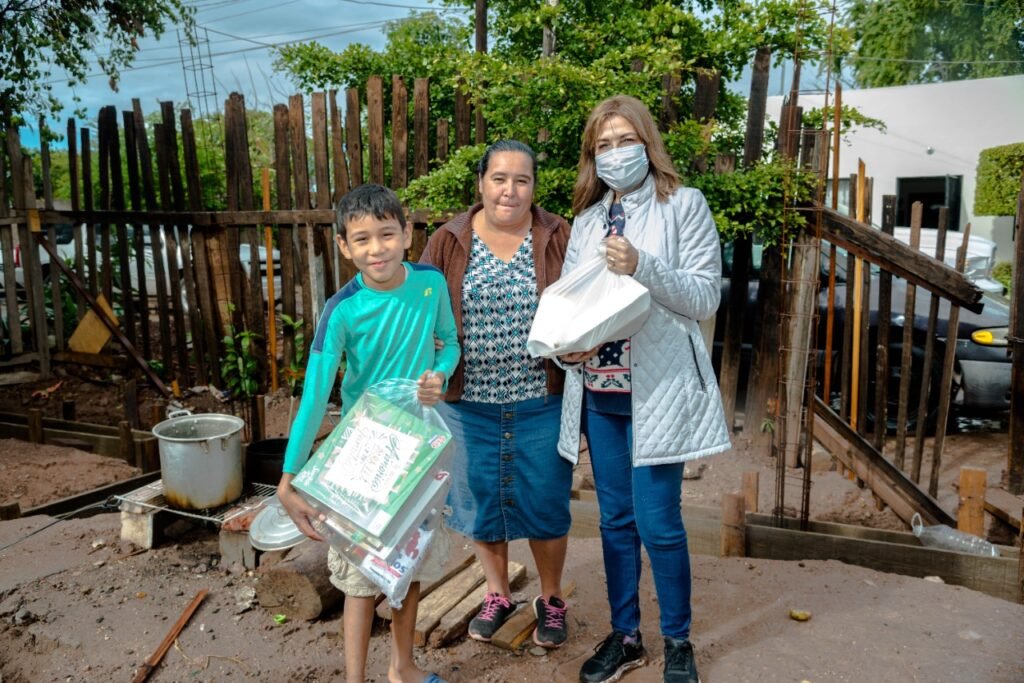 DIF CAJEME ENTREGA CENAS, DESPENSAS Y SIRVE COMIDA CALIENTE DURANTE ESTE FIN DE AÑO