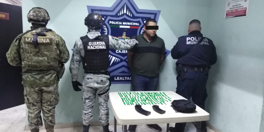 AGENTES DE LA POLICÍA MUNICIPAL, MARINA Y GUARDIA NACIONAL DETIENEN A SUJETO POR PRESUNTO DELITO CONTRA LA SALUD Y VIOLACIÓN A LA LEY FEDERAL DE ARMA DE FUEGO Y EXPLOSIVOS