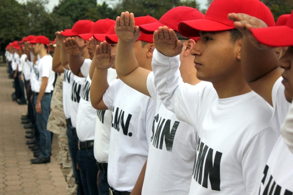 EXHORTAN A JÓVENES A TRAMITAR SU CARTILLA DEL SERVICIO MILITAR NACIONAL