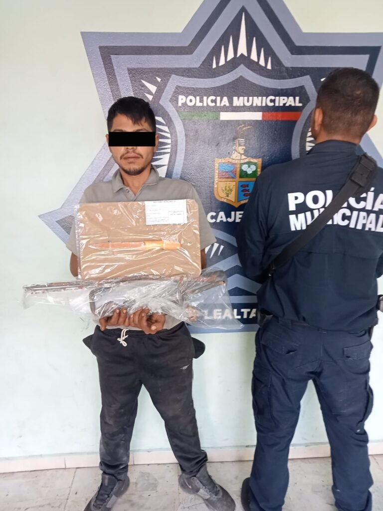 Detienen agentes de la SSPM a hombre por portación de arma prohibida