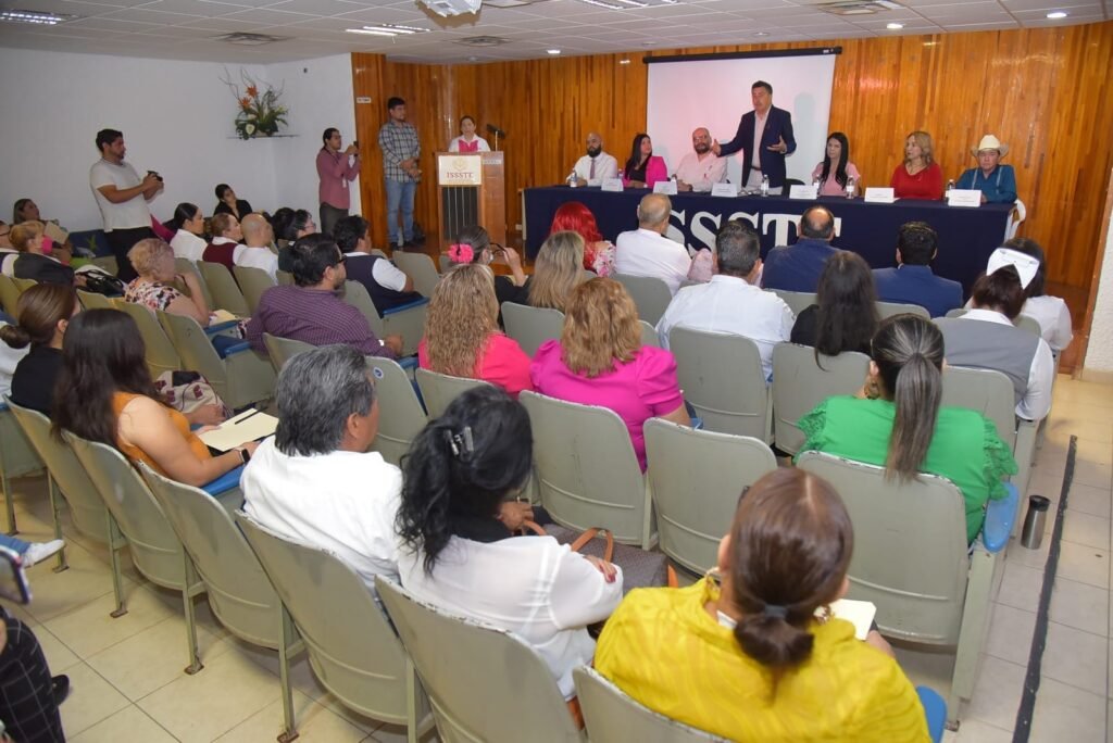 Inaugura alcalde curso de capacitación de la salud y conciencia sobre el cáncer de mama del ISSSTE