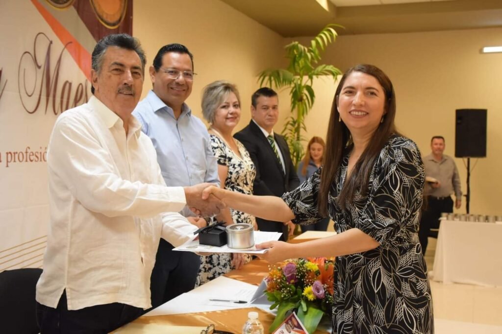 Reconoce Lamarque Cano a maestras y maestros por su entrega a la educación pública