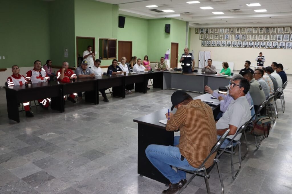 Sesiona Consejo Municipal de Protección por Huracán Hilary