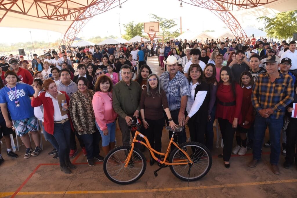 #Enteráte| Participa Lamarque Cano en entrega de bicicletas a estudiantes de #Cajeme